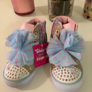 NWT Sketchers Twinkle Toes Flower Fun High Tops